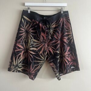Quiksilver Kelly Slater Black Tropical Print Boardshorts Waist 34-35 Surf Swim